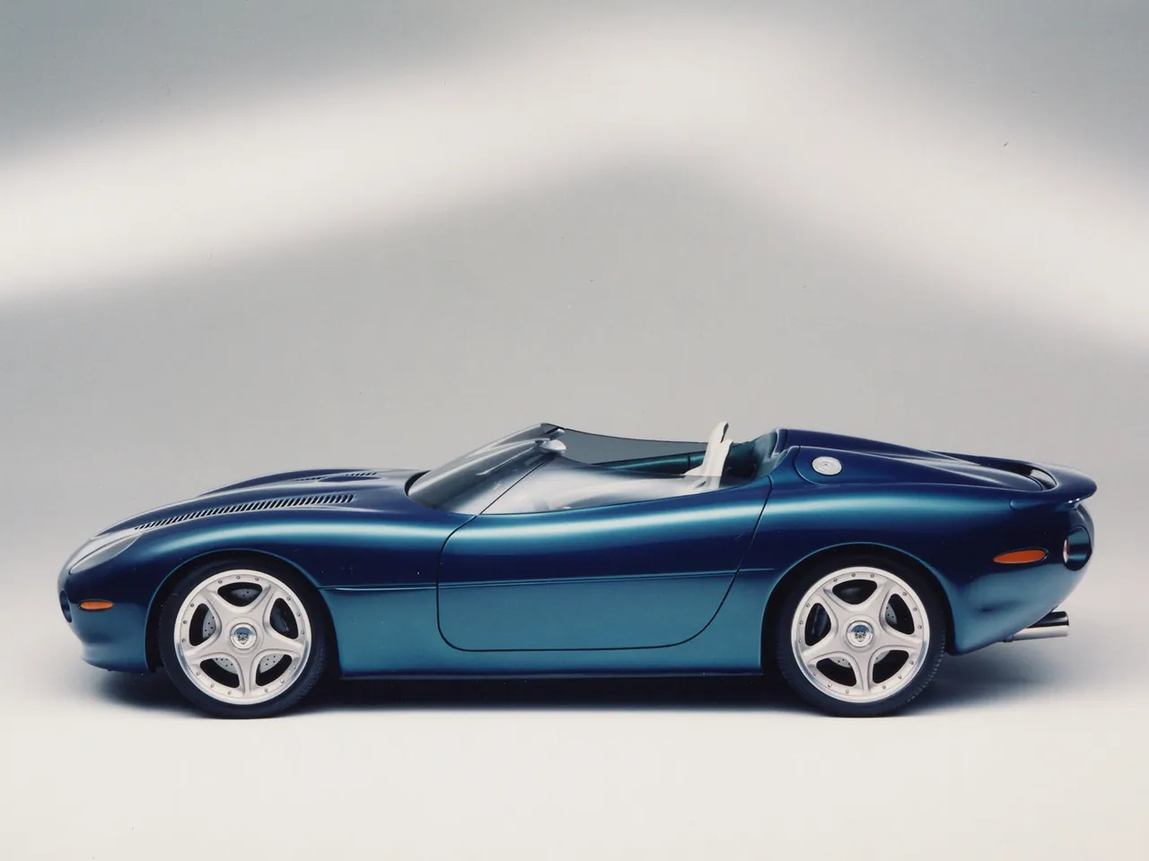 Jaguar XK180 Concept (1998) – boční profil