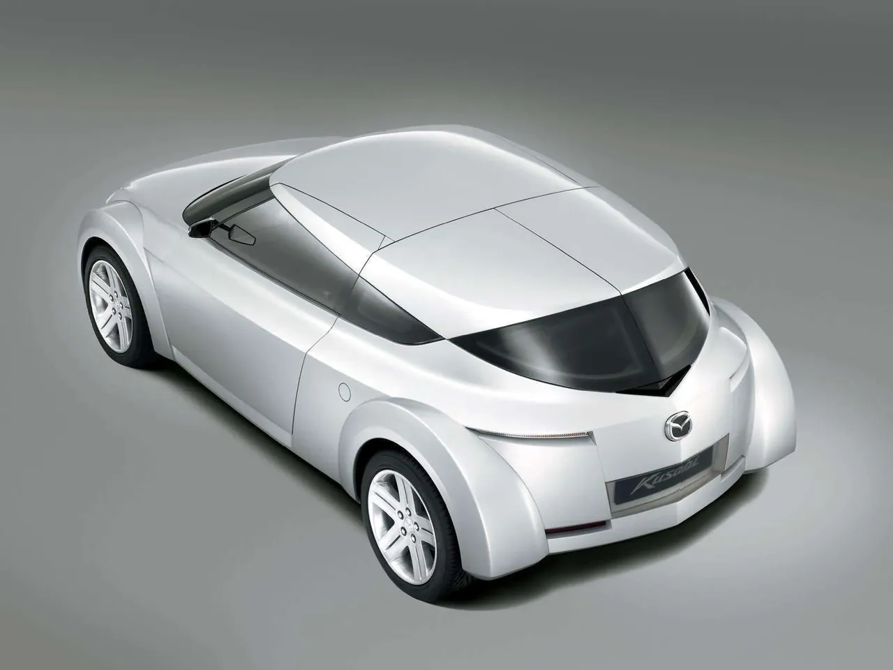 Mazda Kusabi Concept (2003) – zadní tříčtvrteční pohled