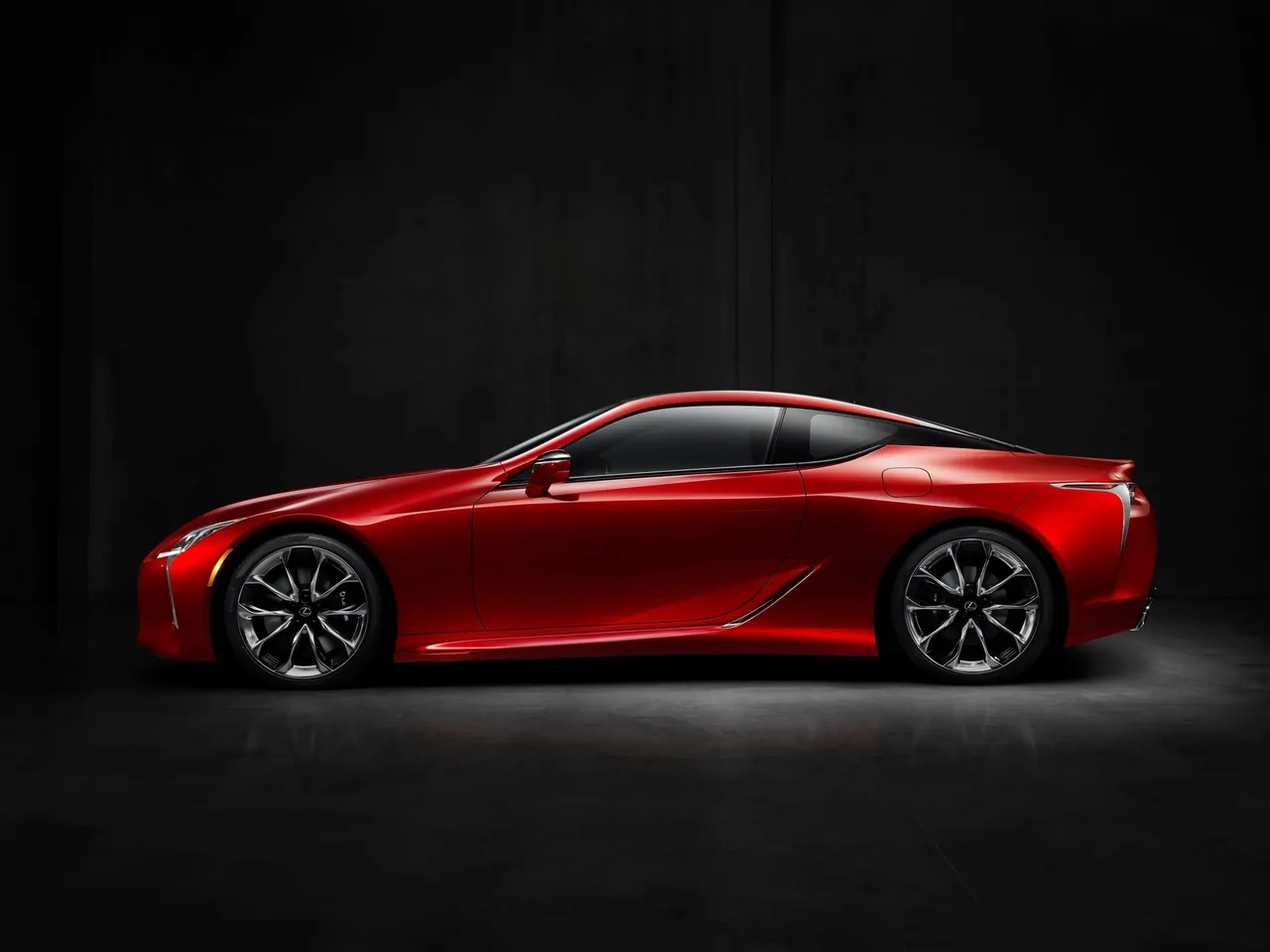 Lexus LC 500 (2017) – boční profil