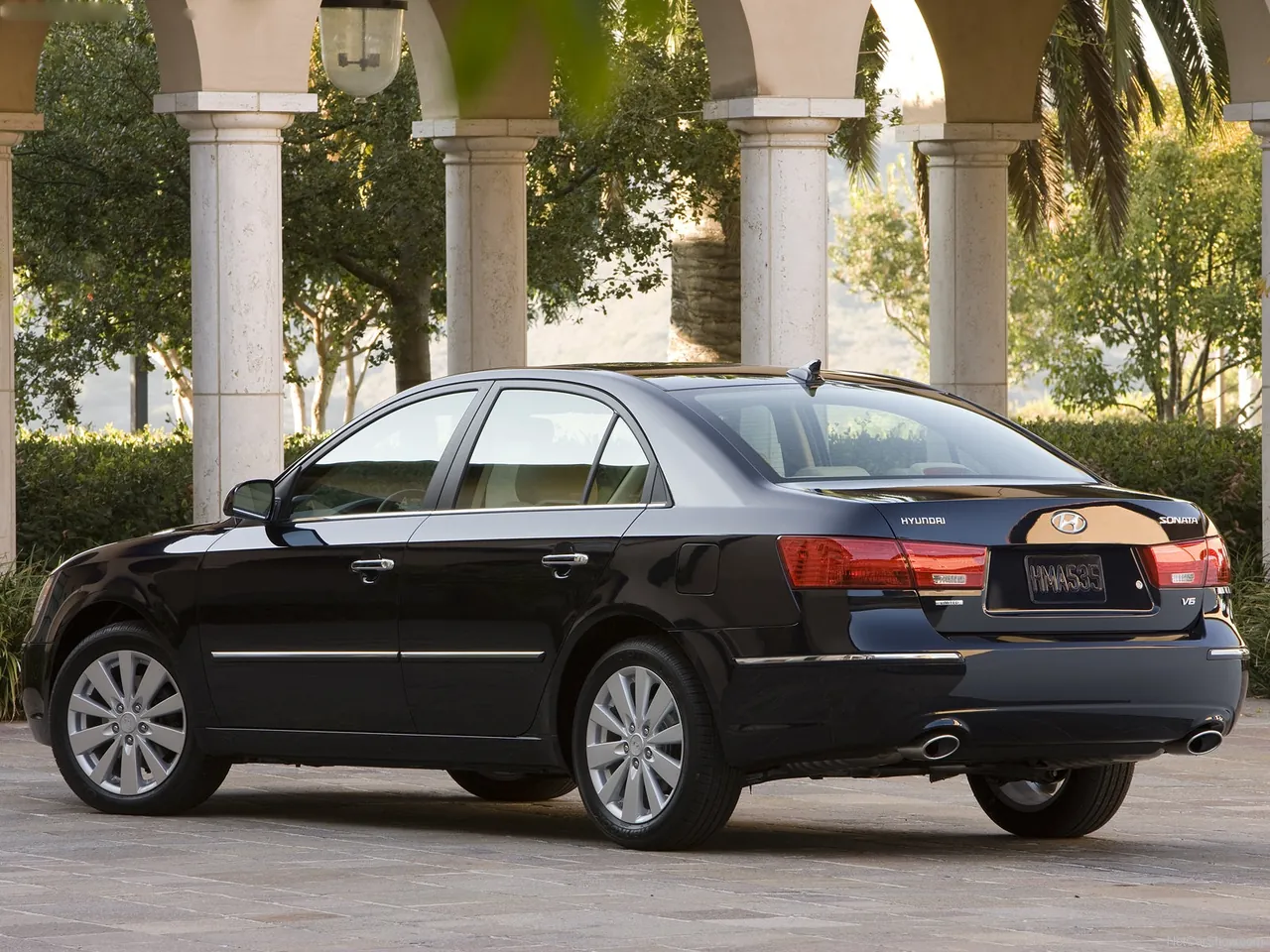 Hyundai Sonata (2009) – zadní tříčtvrteční pohled