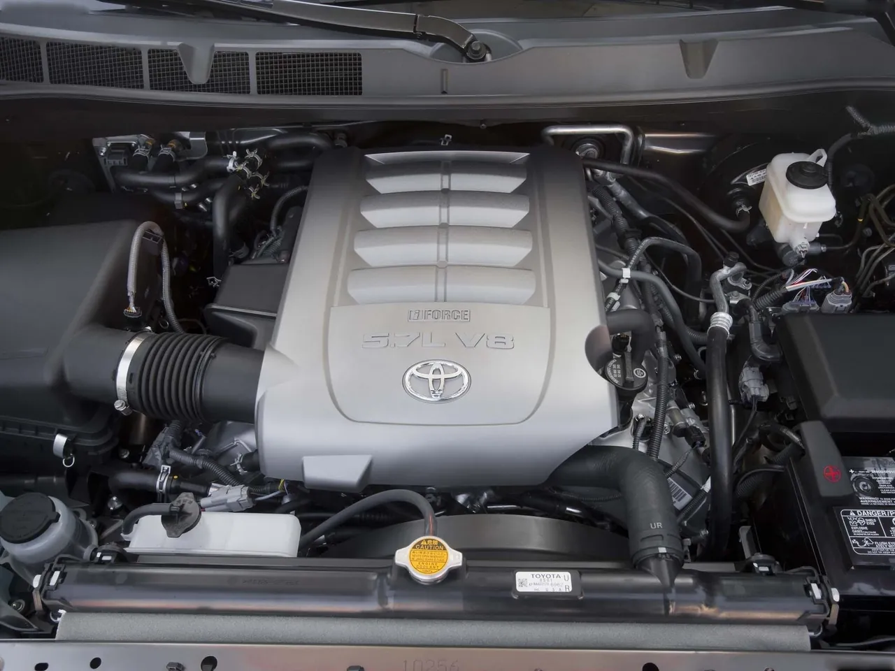 Toyota Sequoia (2011) - Engine Bay