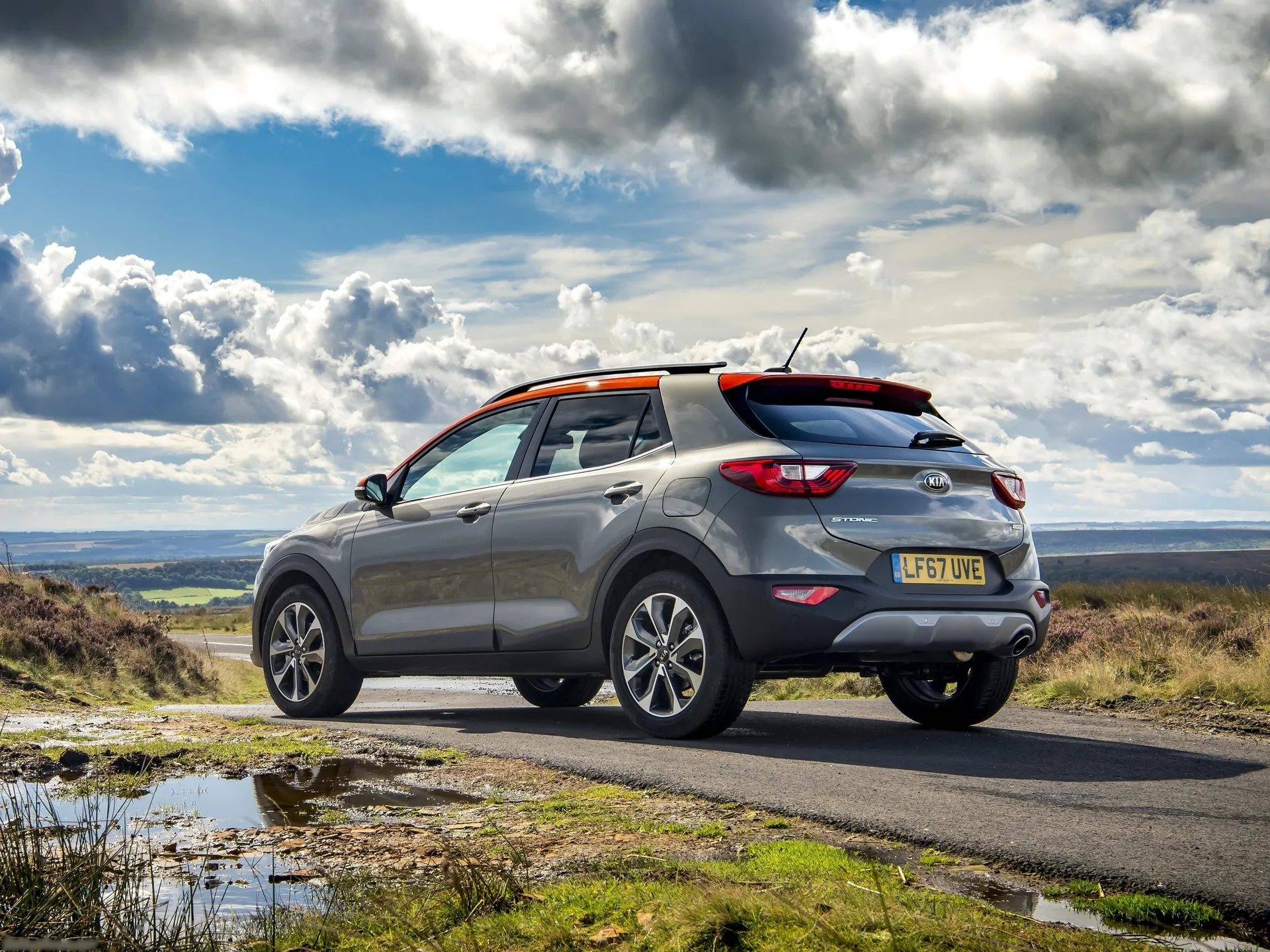 Kia Stonic [UK] (2018) – zadní tříčtvrteční pohled