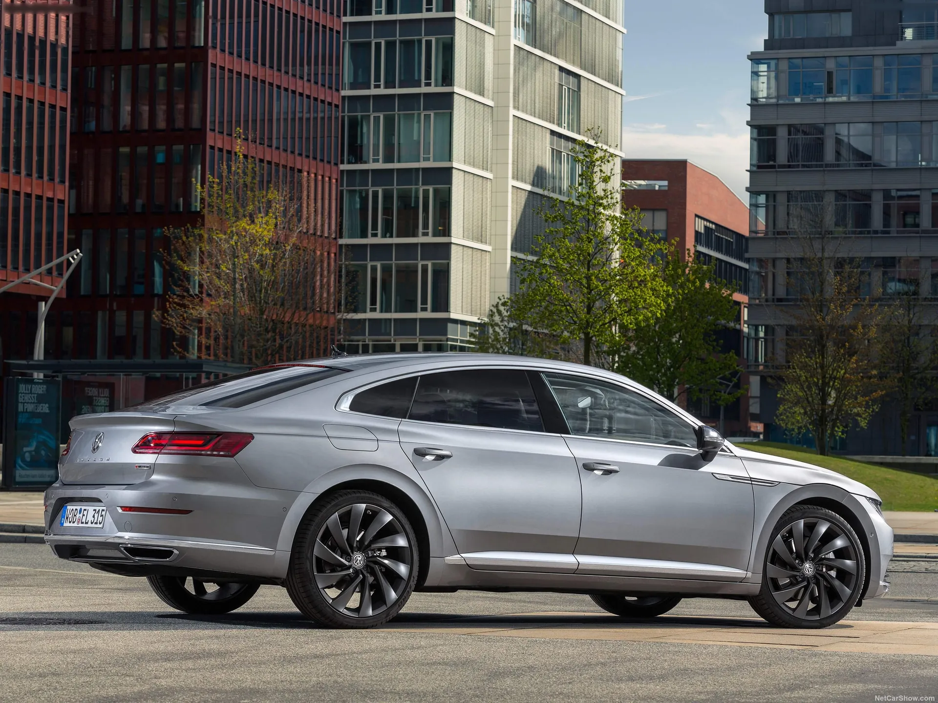 Volkswagen Arteon (2018) – zadní tříčtvrteční pohled