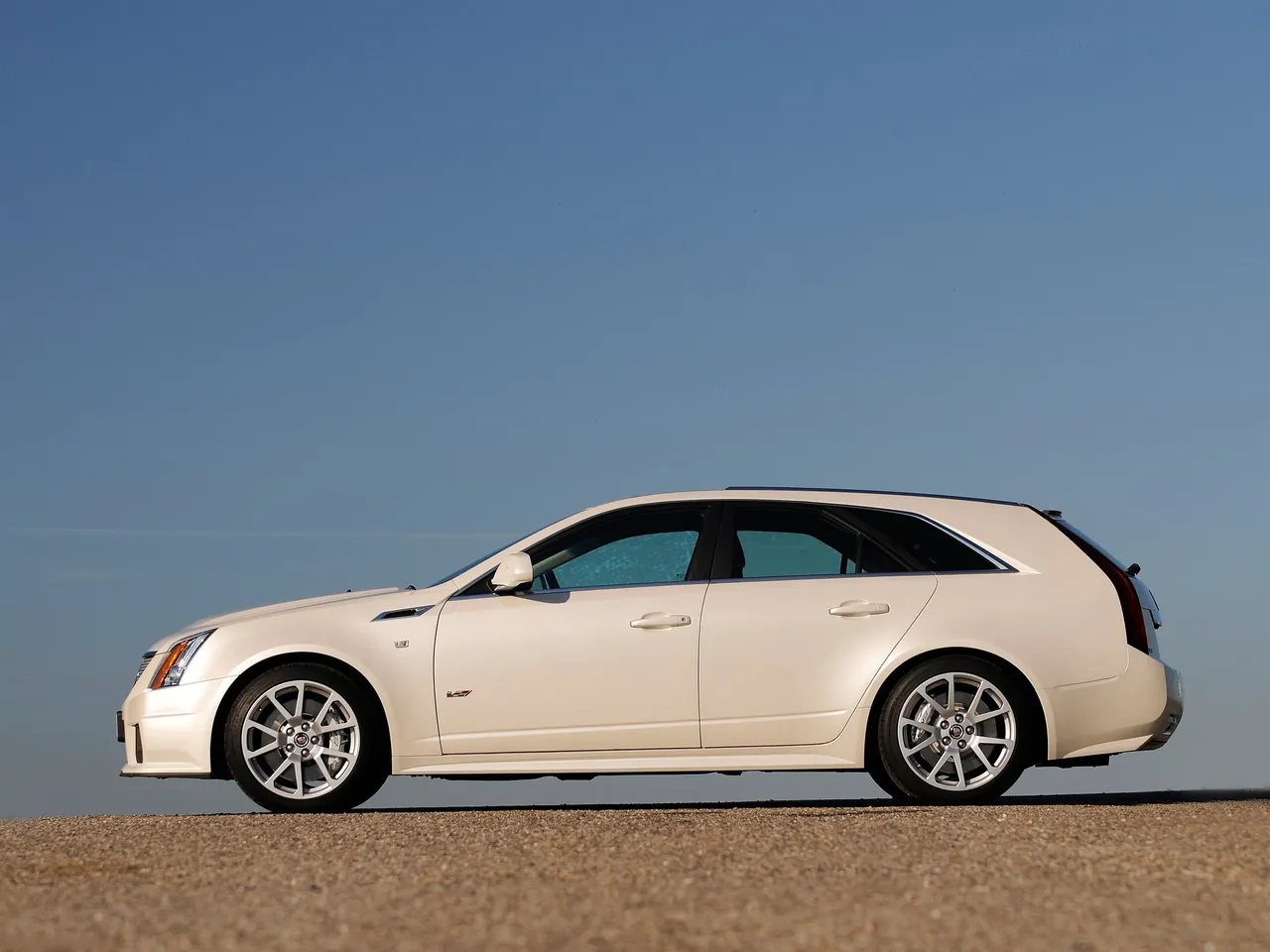 Cadillac CTS-V Sport Wagon (2011) – boční profil