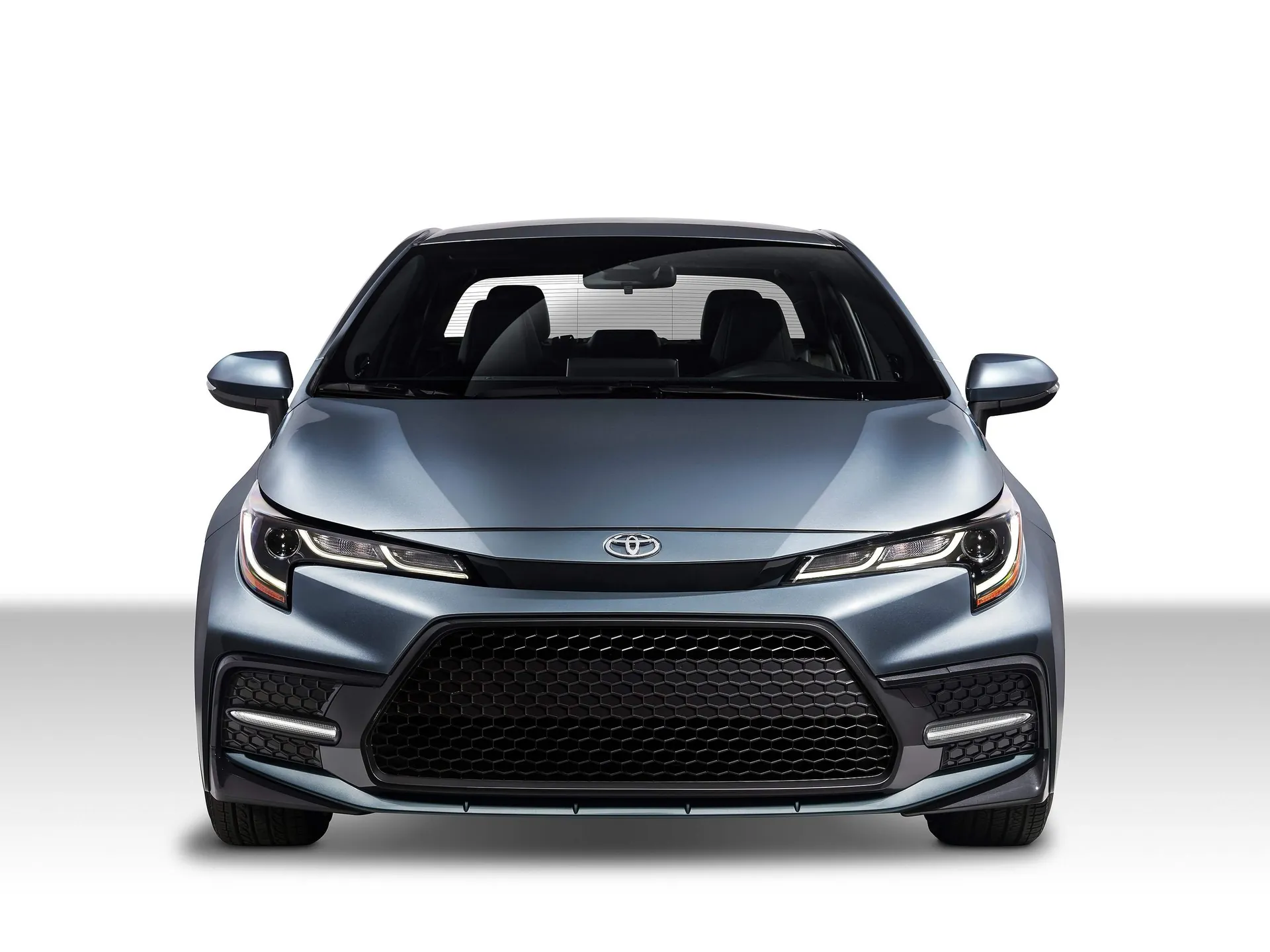 Toyota Corolla Sedan (2020) – zepředu