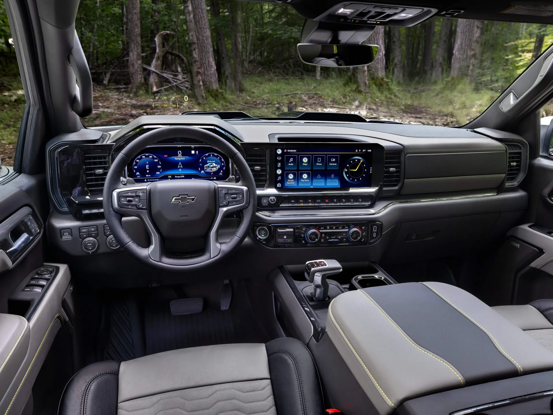 Chevrolet Silverado ZR2 Bison (2023) – interiér