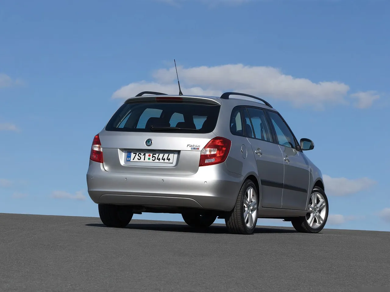 Skoda Fabia Combi (2008) – zadní tříčtvrteční pohled