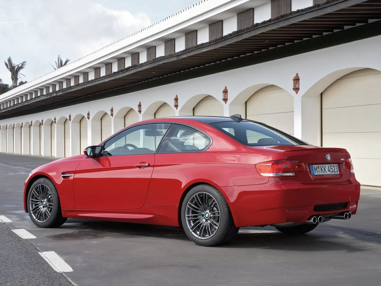 BMW M3 Coupe (2008) – zadní tříčtvrteční pohled