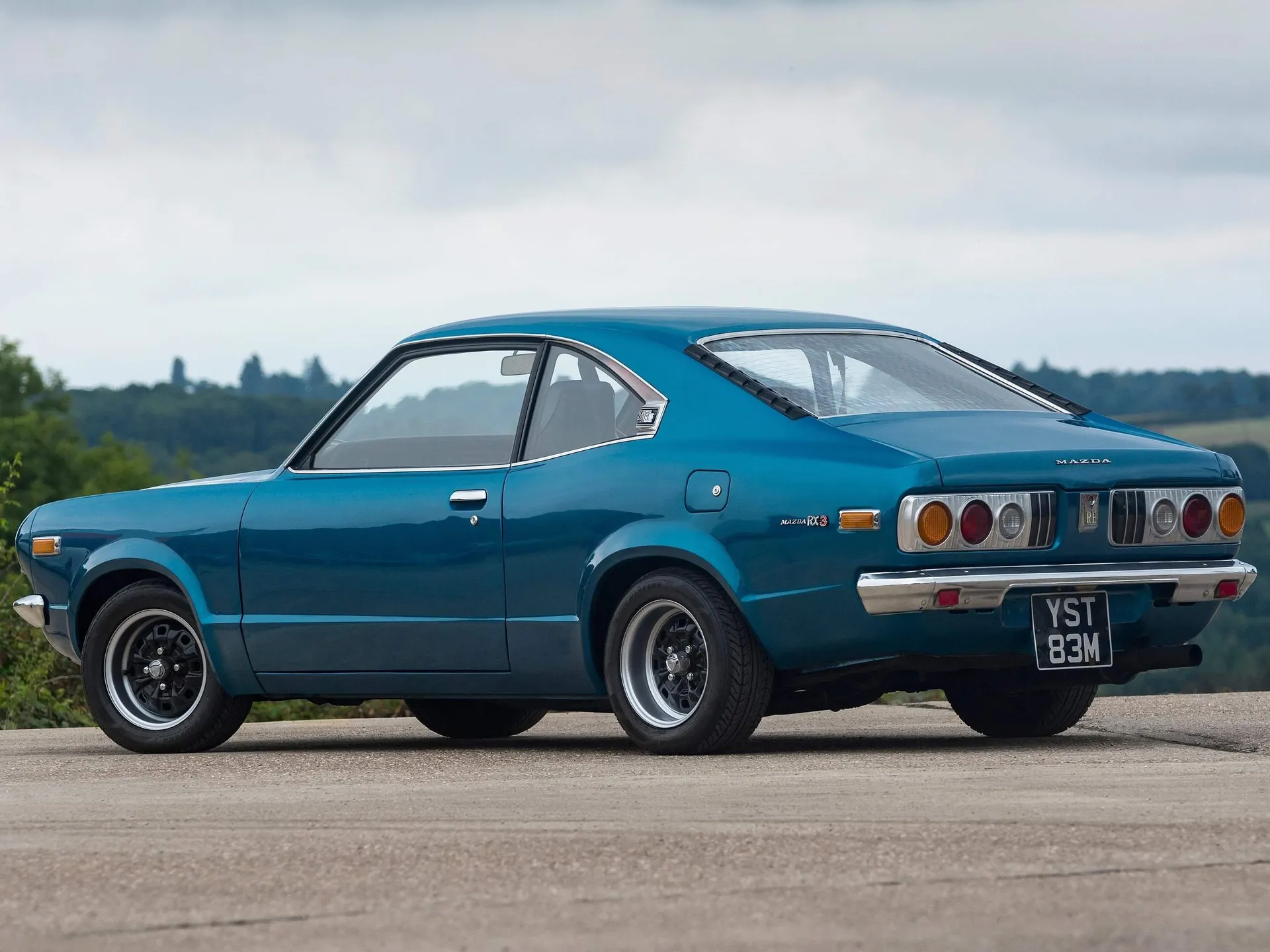Mazda RX-3 (1973) – zadní tříčtvrteční pohled