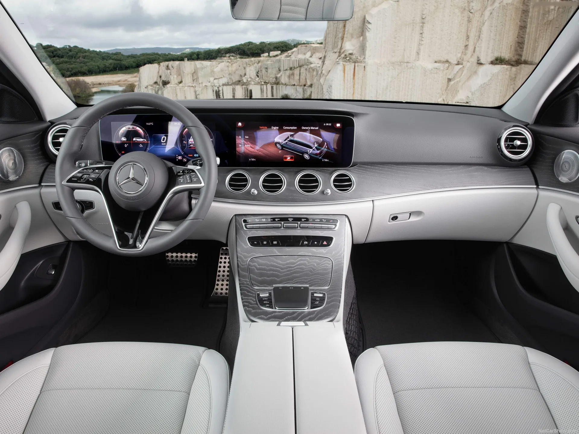 Mercedes-Benz E-Class All-Terrain (2021) - Interior