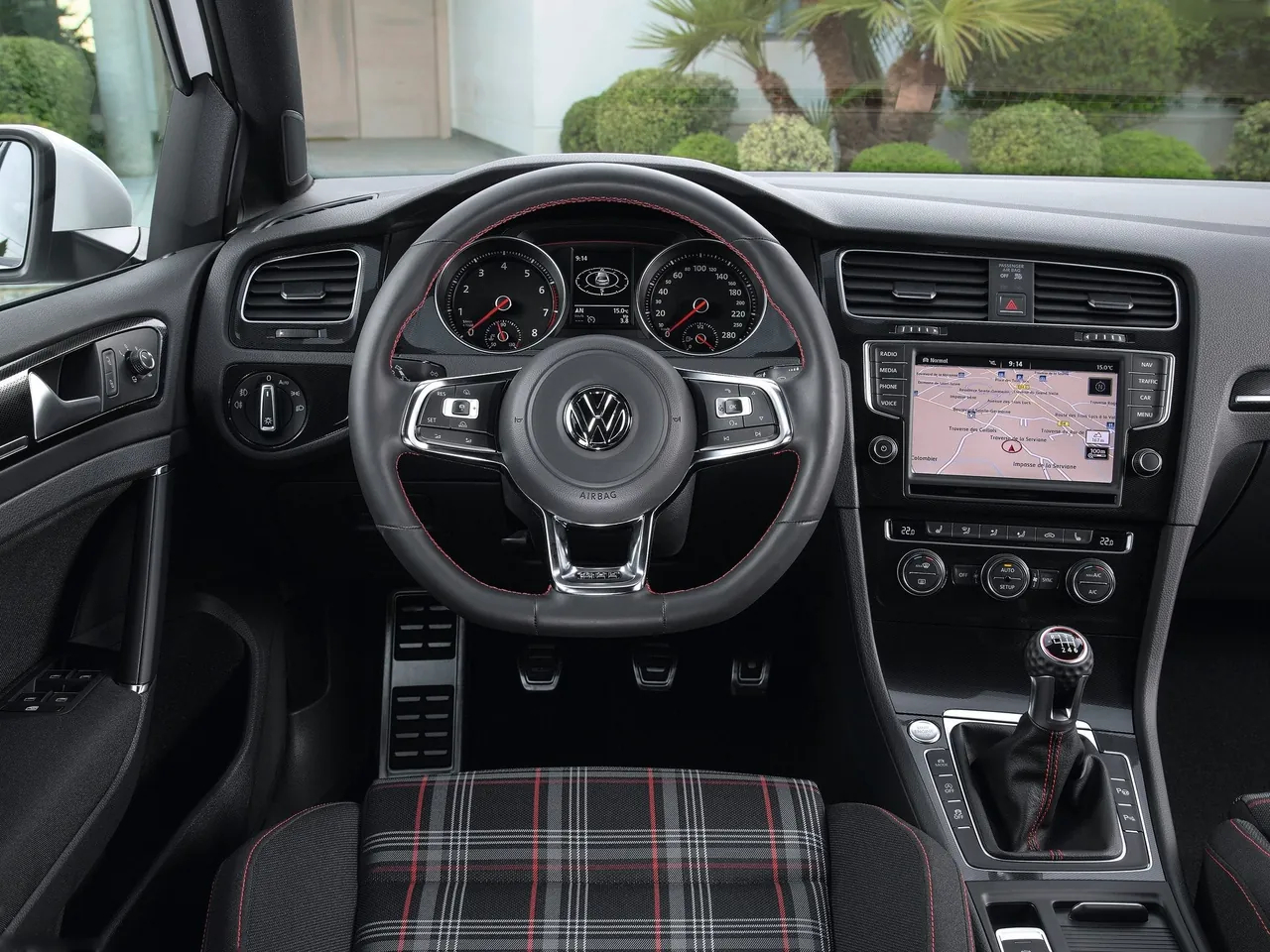 Volkswagen Golf GTI (2014) - Interior