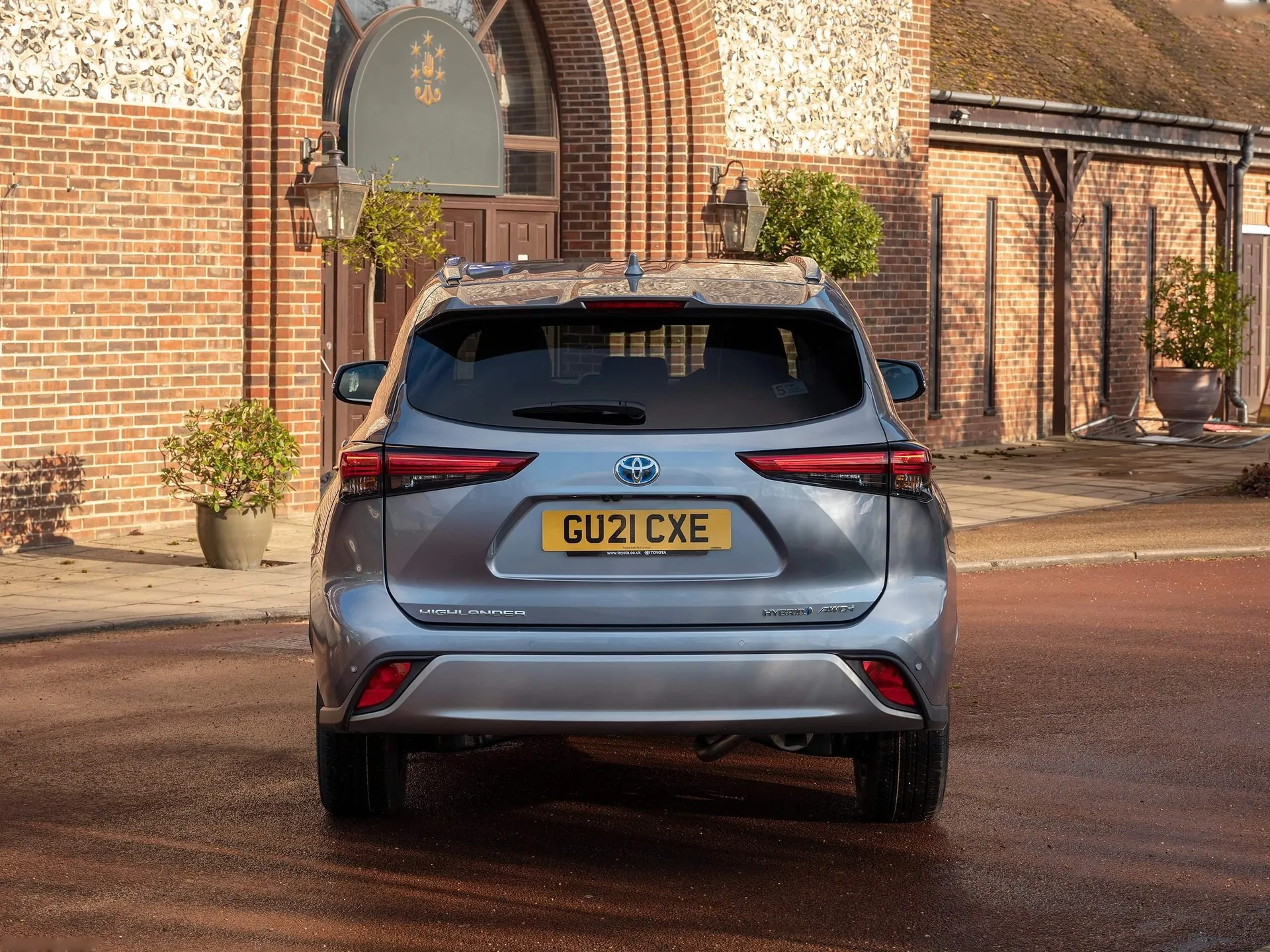 Toyota Highlander [UK] (2021) - Rear