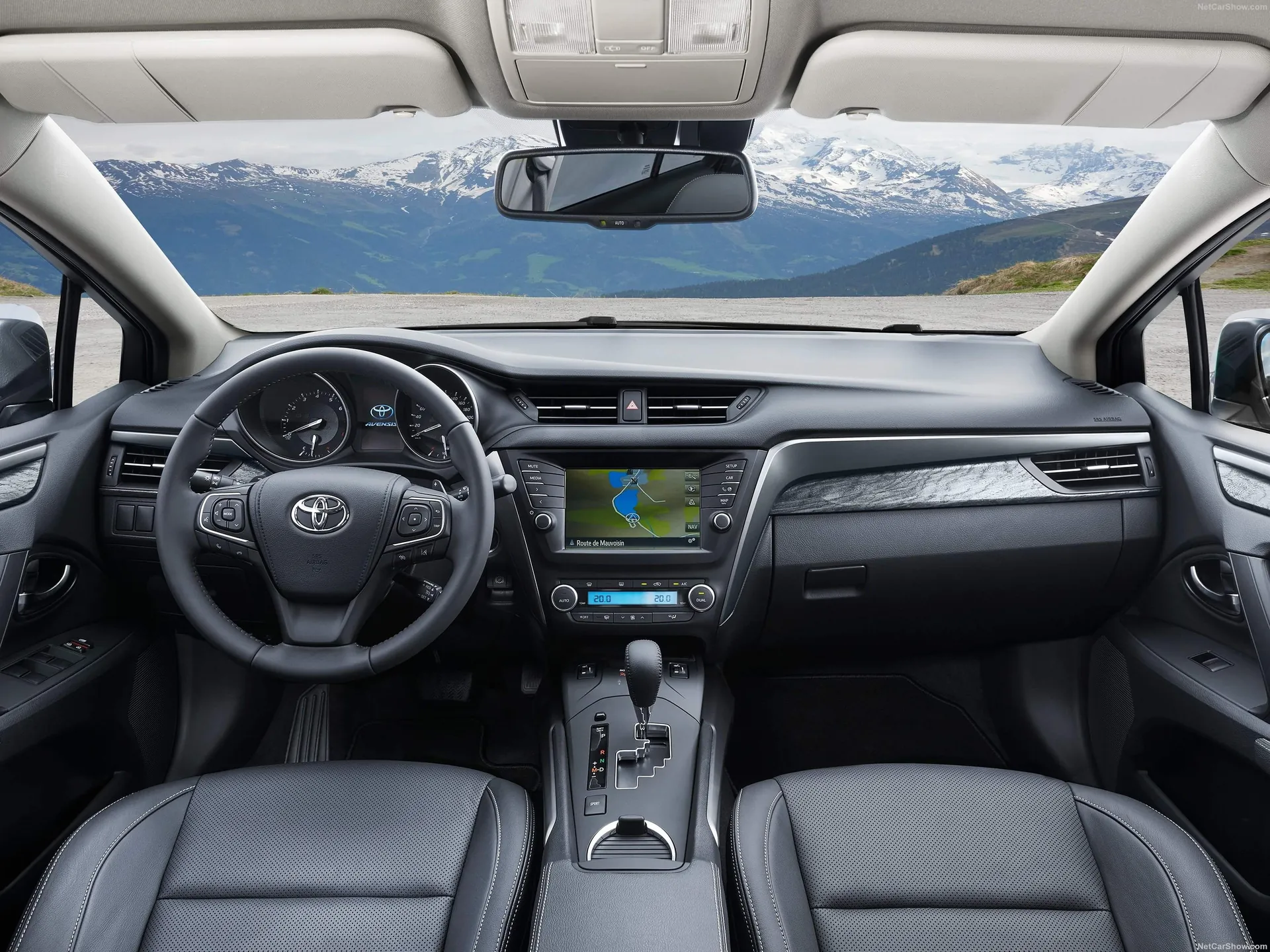 Toyota Avensis (2016) - Interior