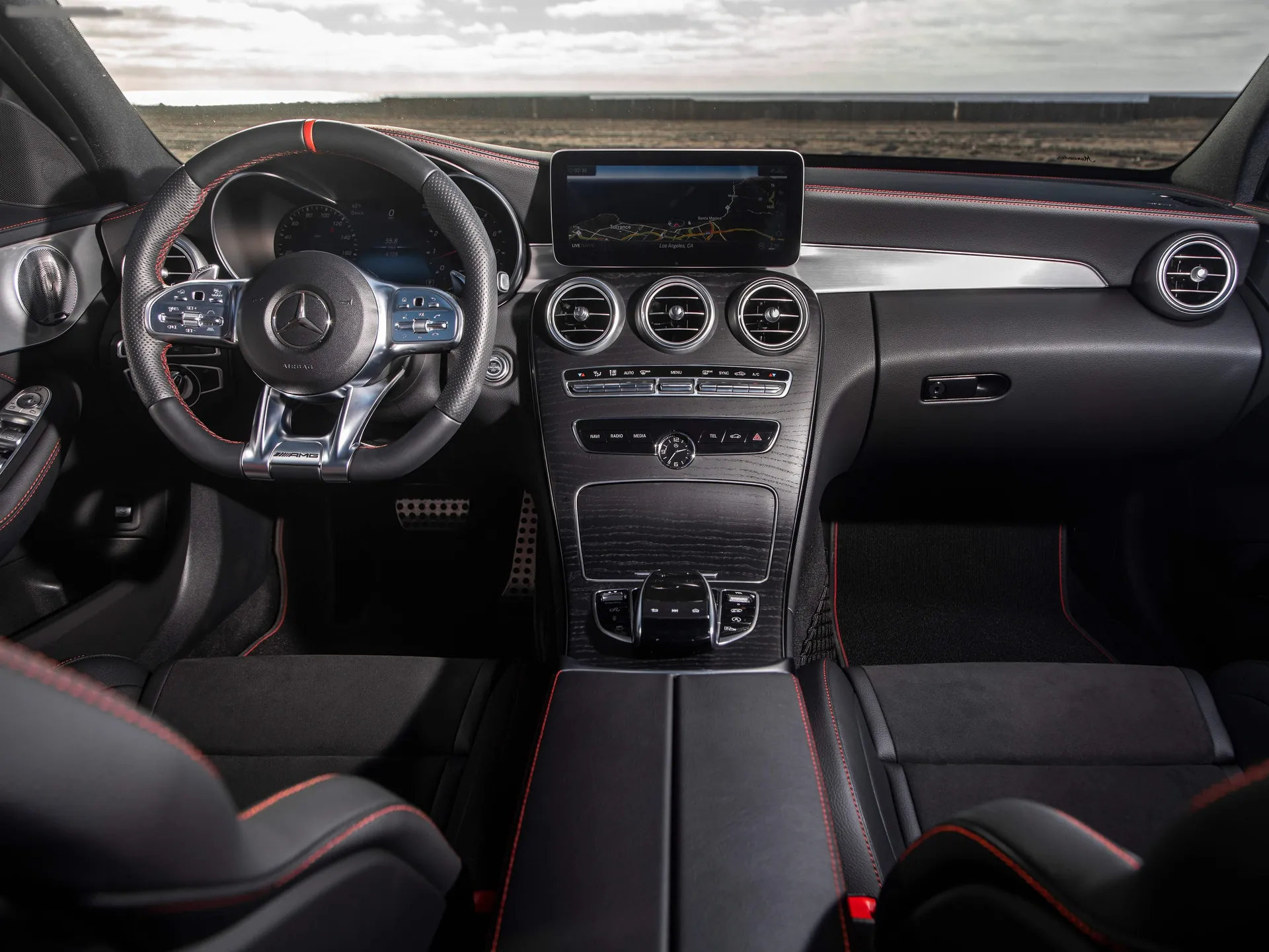 Mercedes-Benz C43 AMG 4Matic (2019) – interiér
