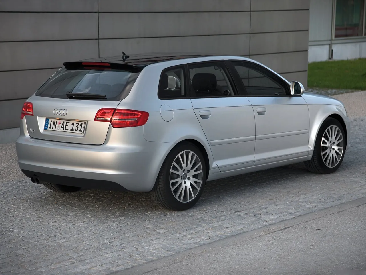 Audi A3 Sportback (2009) – zadní tříčtvrteční pohled