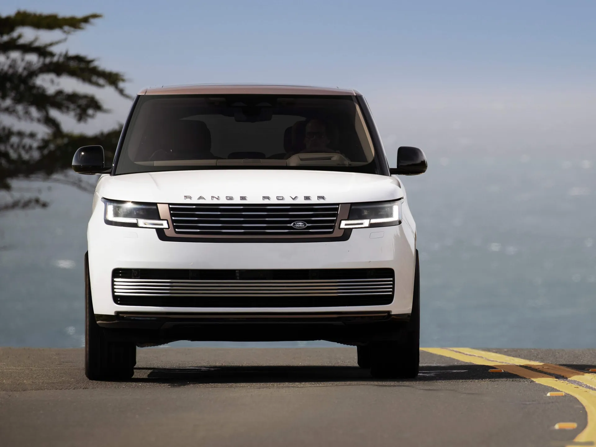 Land Rover Range Rover SV Serenity (2022) – zepředu
