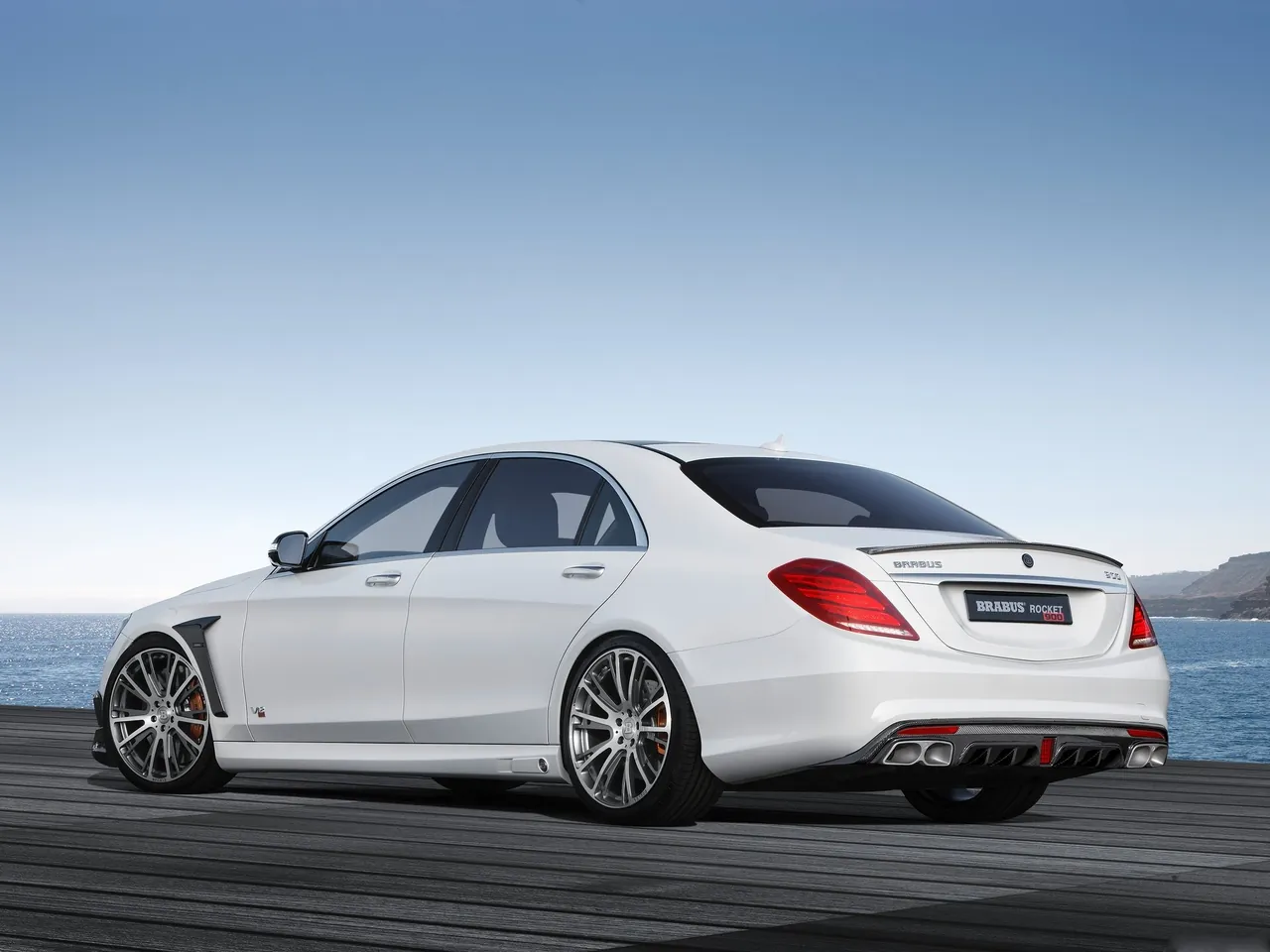 Brabus Rocket 900 (2015) – zadní tříčtvrteční pohled