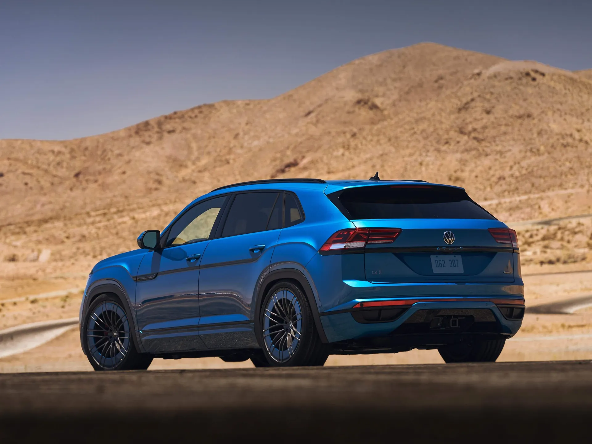 Volkswagen Atlas Cross Sport GT Concept (2021) - Rear Three-Quarter