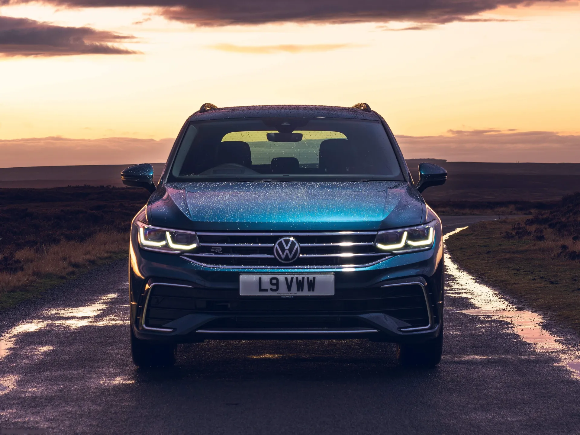 Volkswagen Tiguan R-Line [UK] (2021) - Front