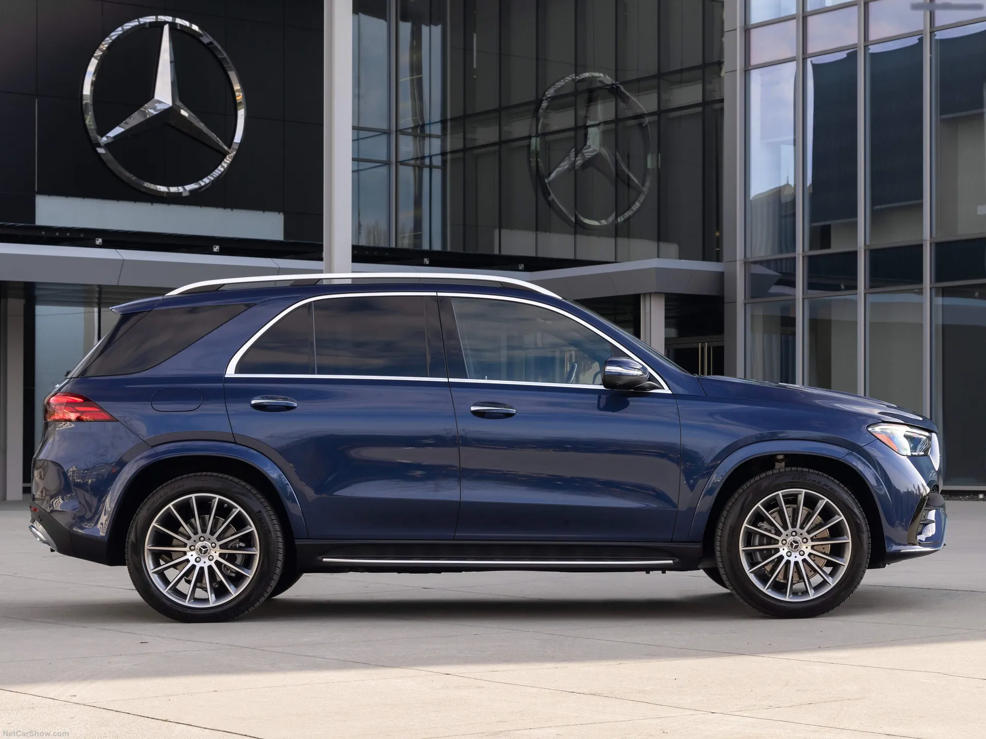 Mercedes-Benz GLE (2024) - Side Profile
