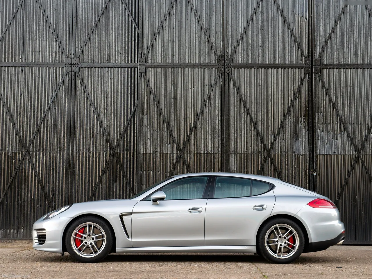 Porsche Panamera (2014) – boční profil