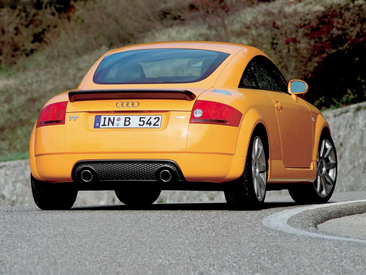 Audi TT 3.2 DSG quattro (2003) – zadní tříčtvrteční pohled