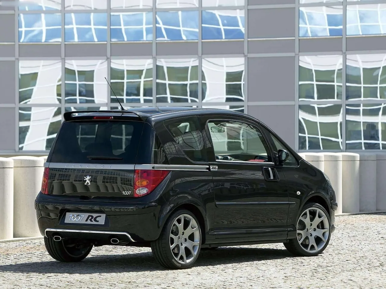 Peugeot 1007 RC Concept (2005) – zadní tříčtvrteční pohled