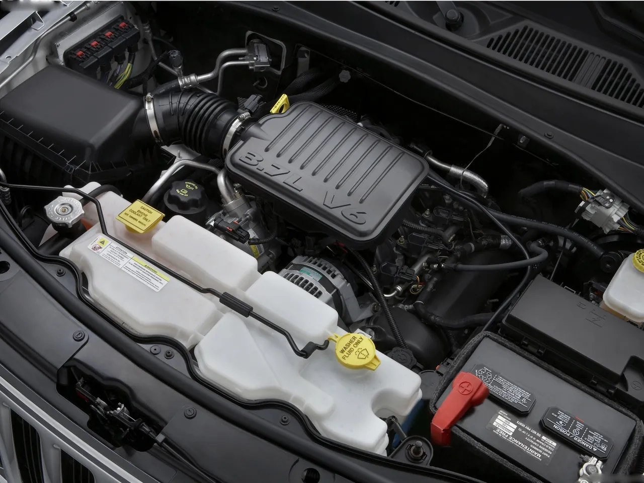 Jeep Liberty (2008) – motorový prostor