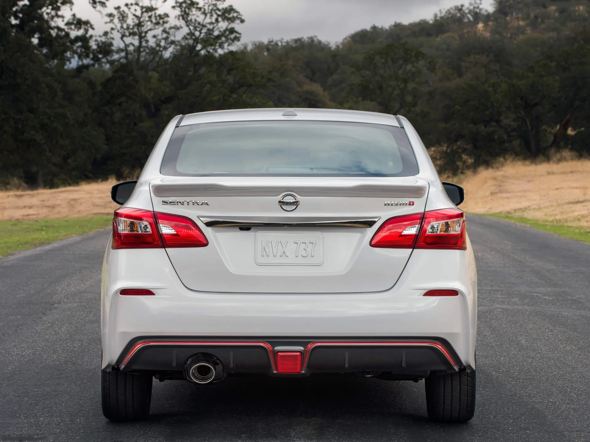 Nissan Sentra Nismo (2017) – zezadu