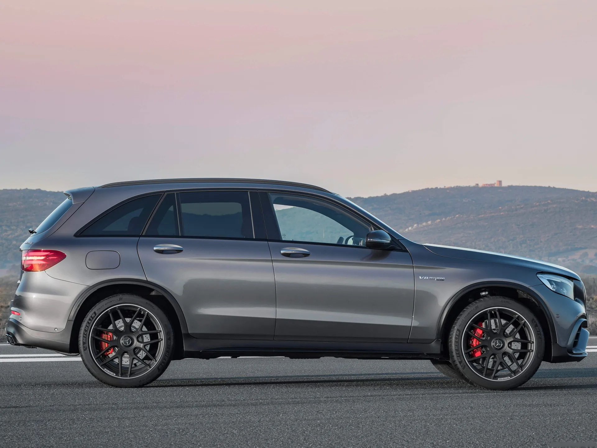 Mercedes-Benz GLC63 S AMG (2018) – boční profil