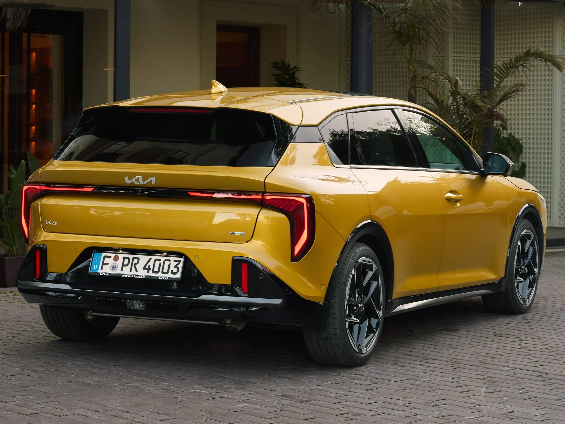 Kia K4 [EU] (2026) – zadní tříčtvrteční pohled