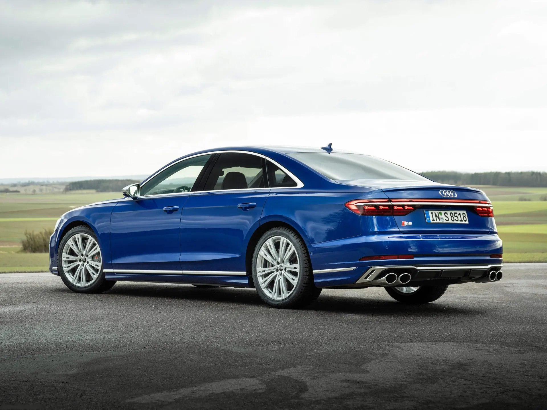 Audi S8 (2022) – zadní tříčtvrteční pohled