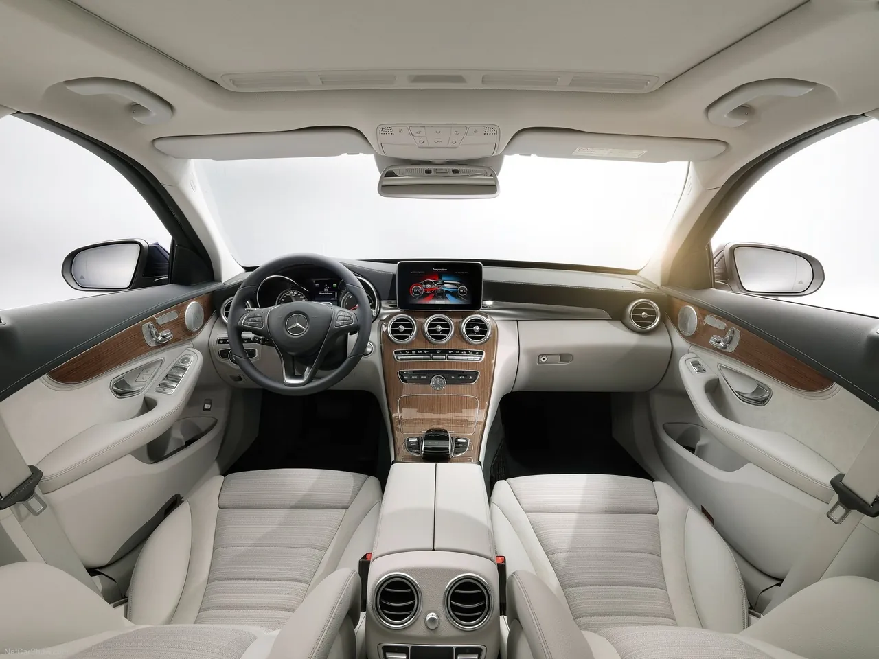 Mercedes-Benz C-Class (2015) - Interior