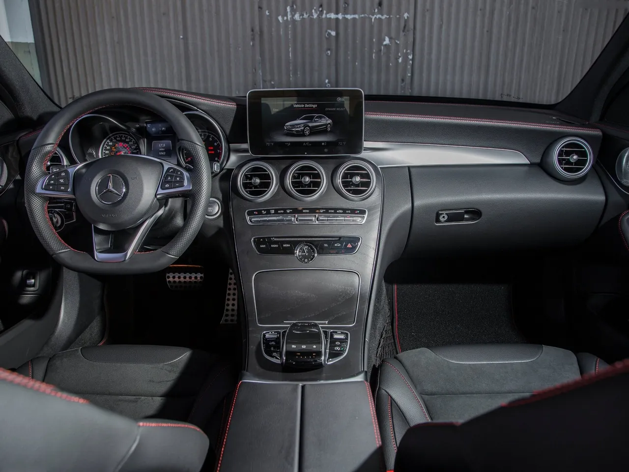 Mercedes-Benz C450 AMG 4Matic (2016) - Interior