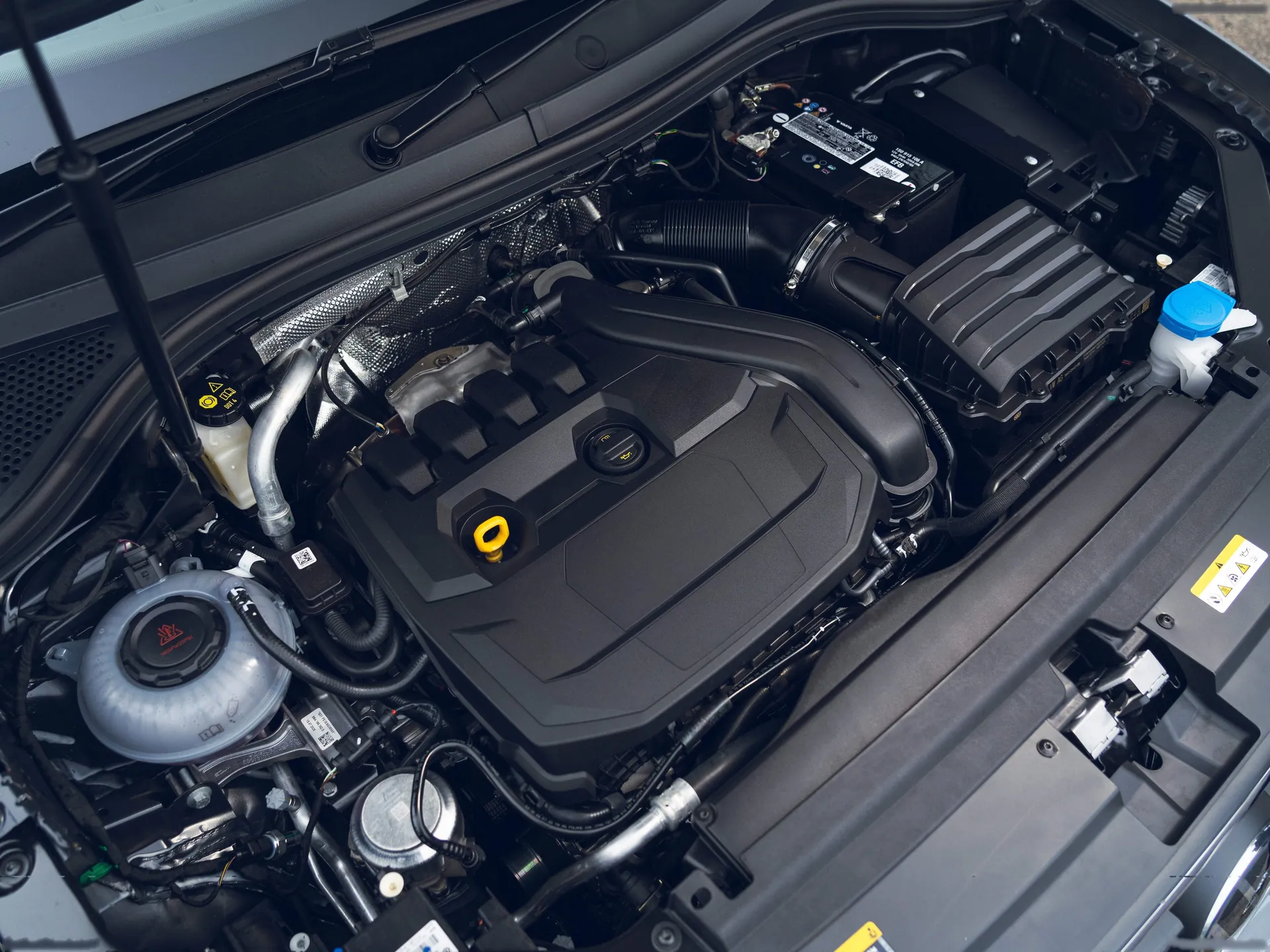 Volkswagen Tiguan [UK] (2021) - Engine Bay