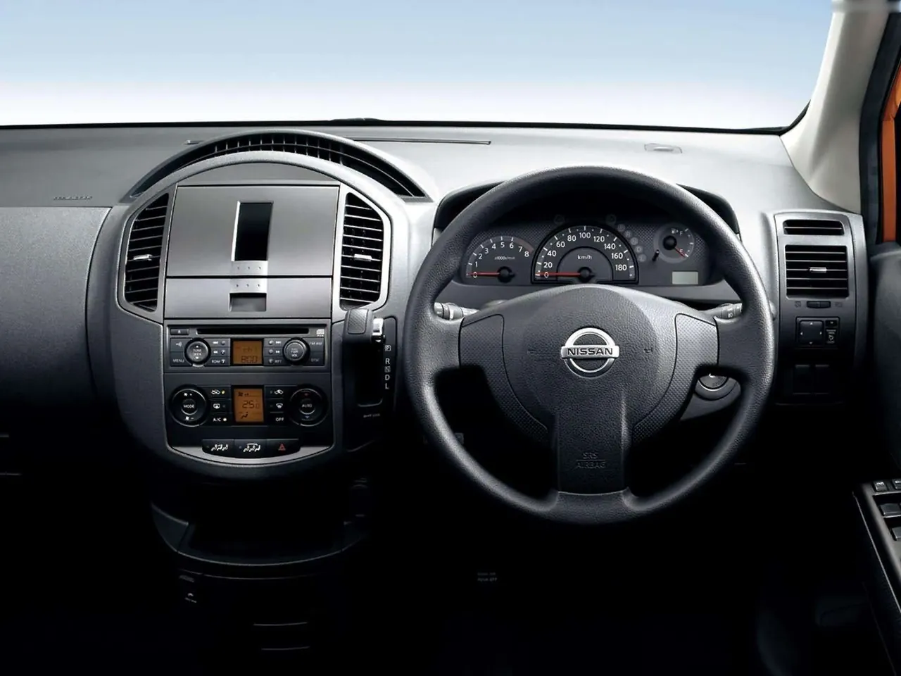 Nissan Lafesta (2005) – interiér