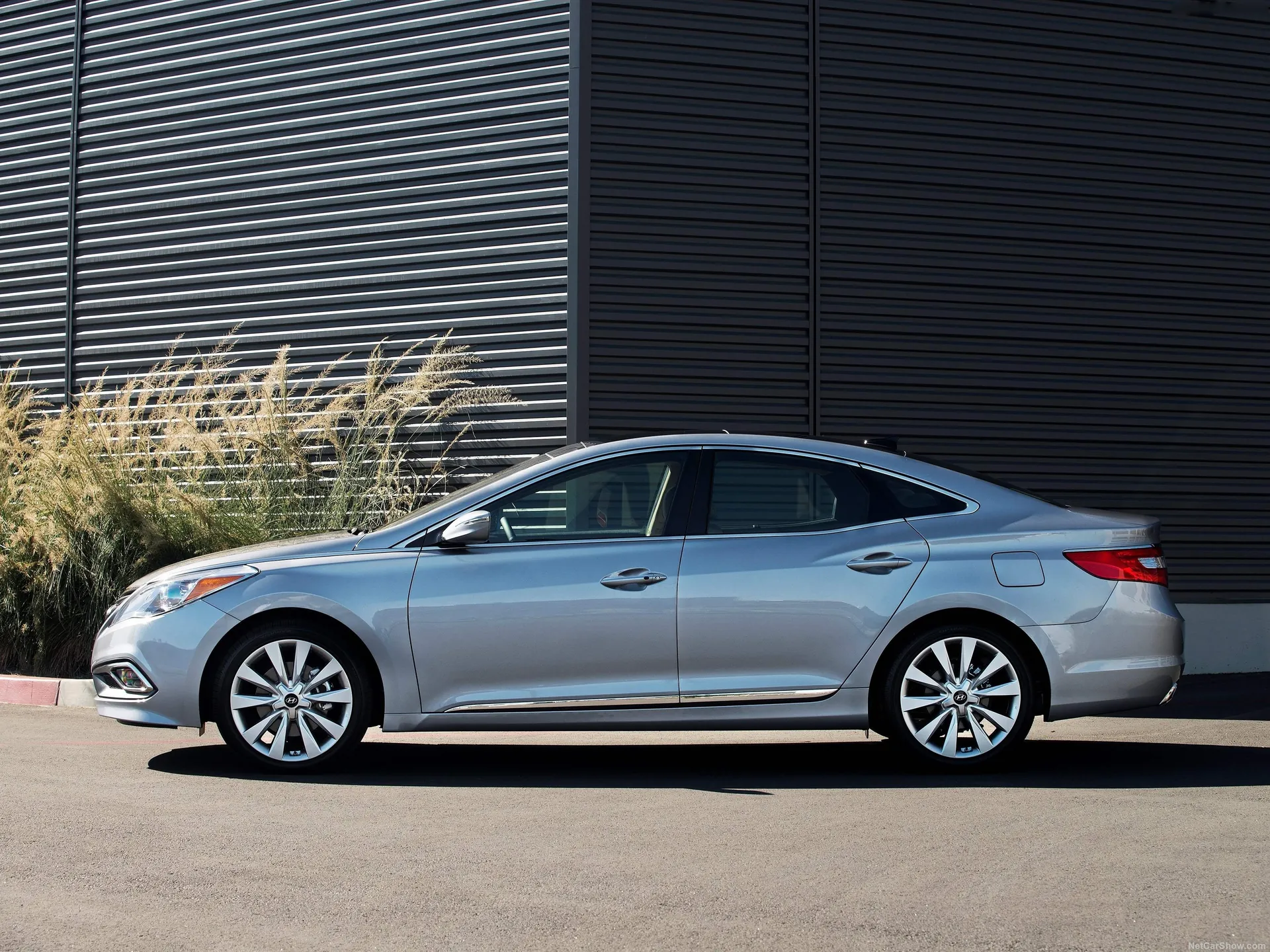 Hyundai Azera (2015) – boční profil