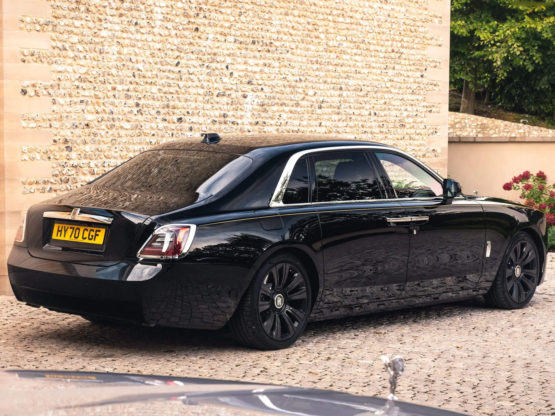 Rolls-Royce Ghost Extended (2021) – zadní tříčtvrteční pohled