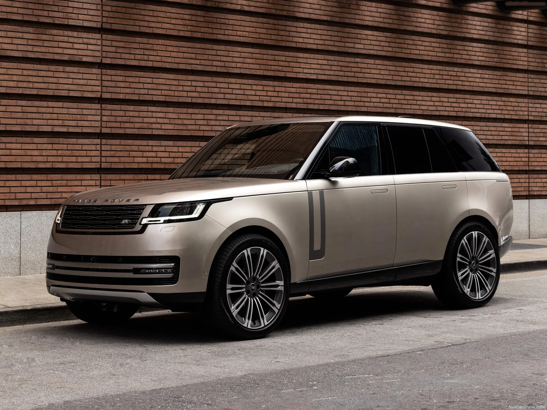 Land Rover Range Rover (2022) – přední tříčtvrteční pohled