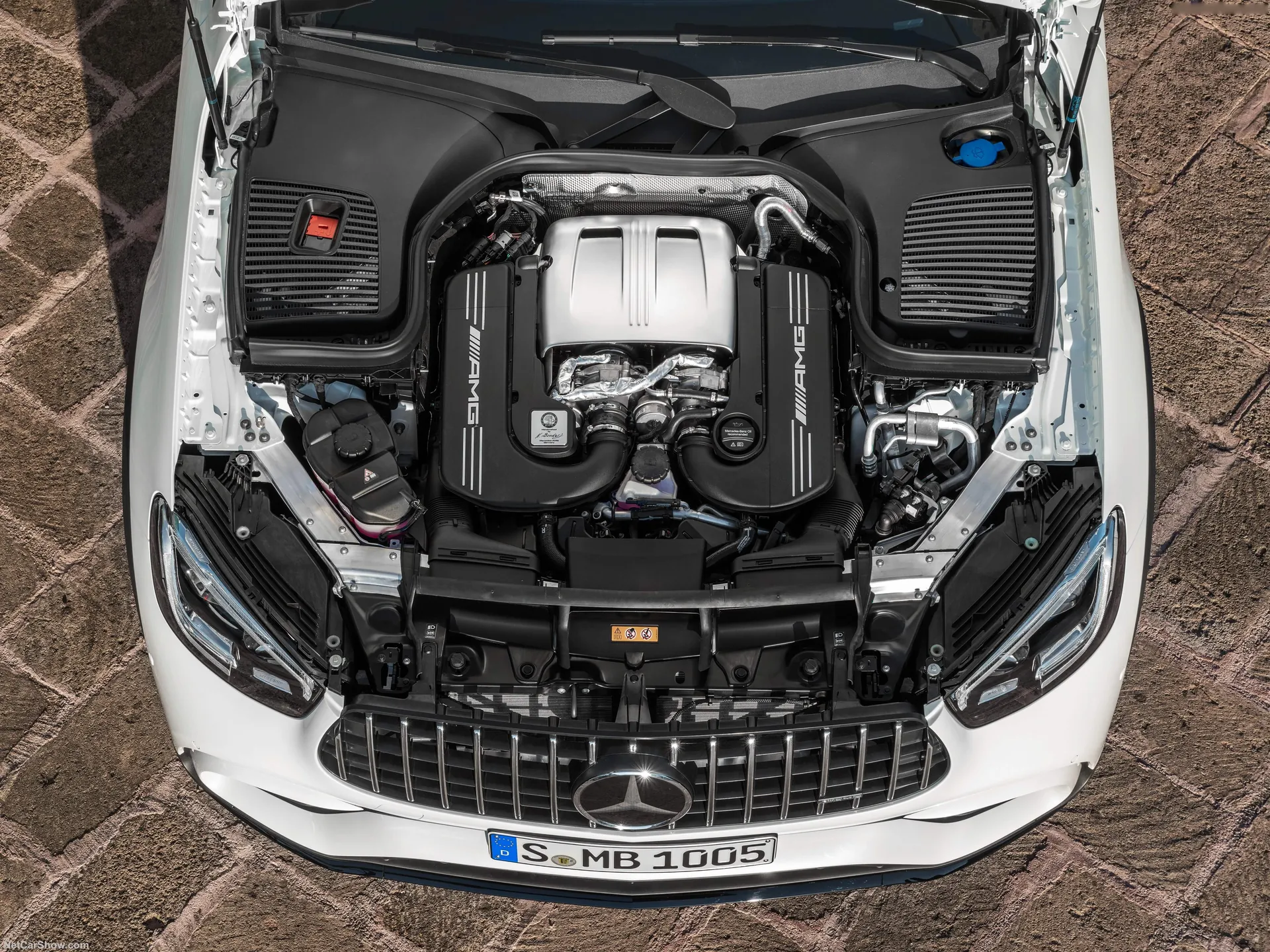 Mercedes-Benz GLC63 S AMG (2020) – motorový prostor