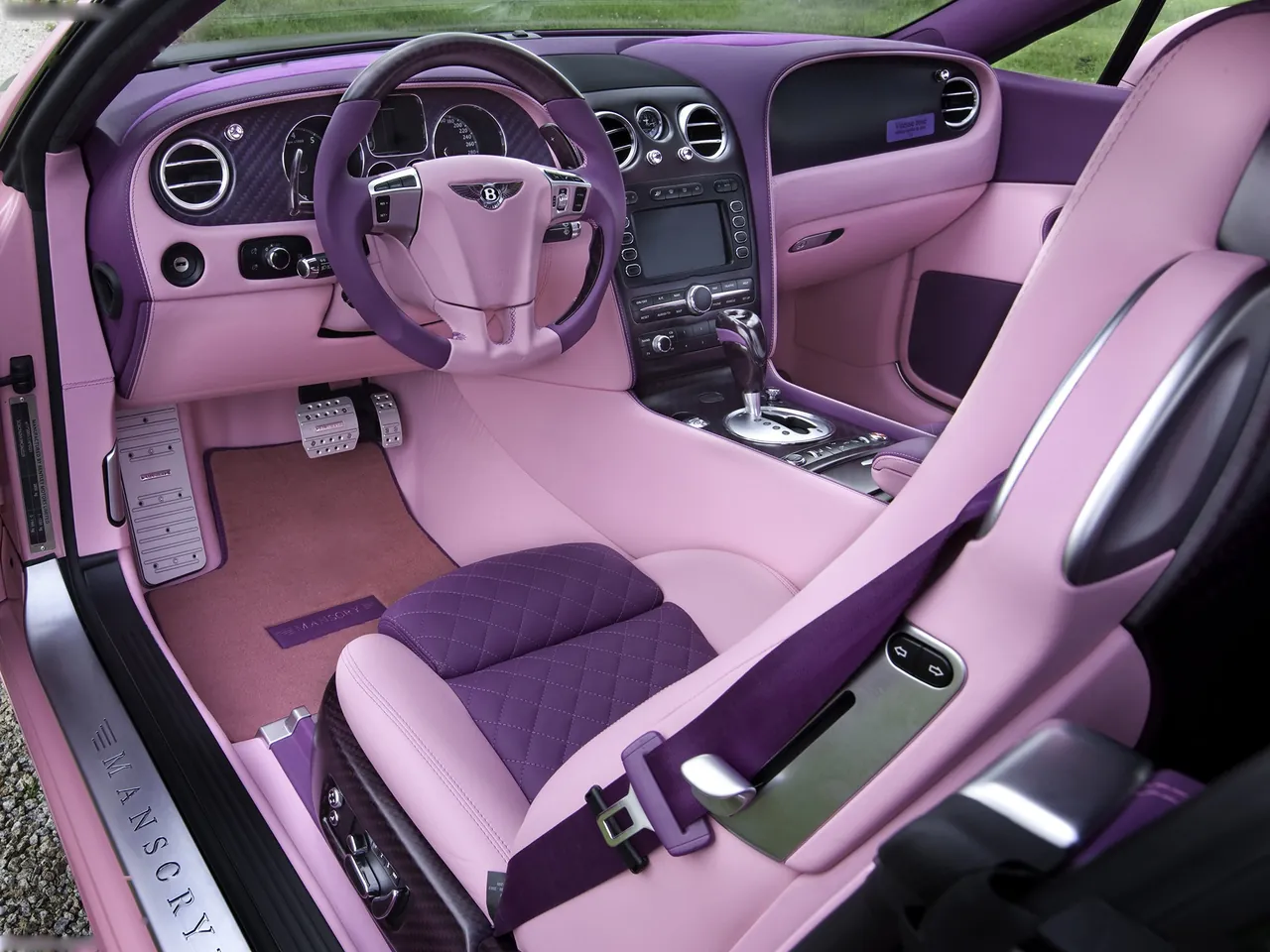 Mansory Vitesse Rose (2009) – interiér