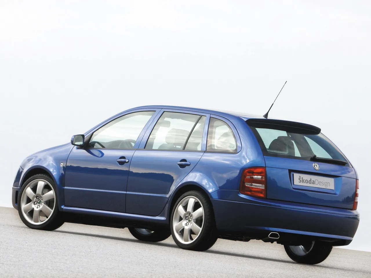 Skoda Fabia Paris Concept (2002) – zadní tříčtvrteční pohled