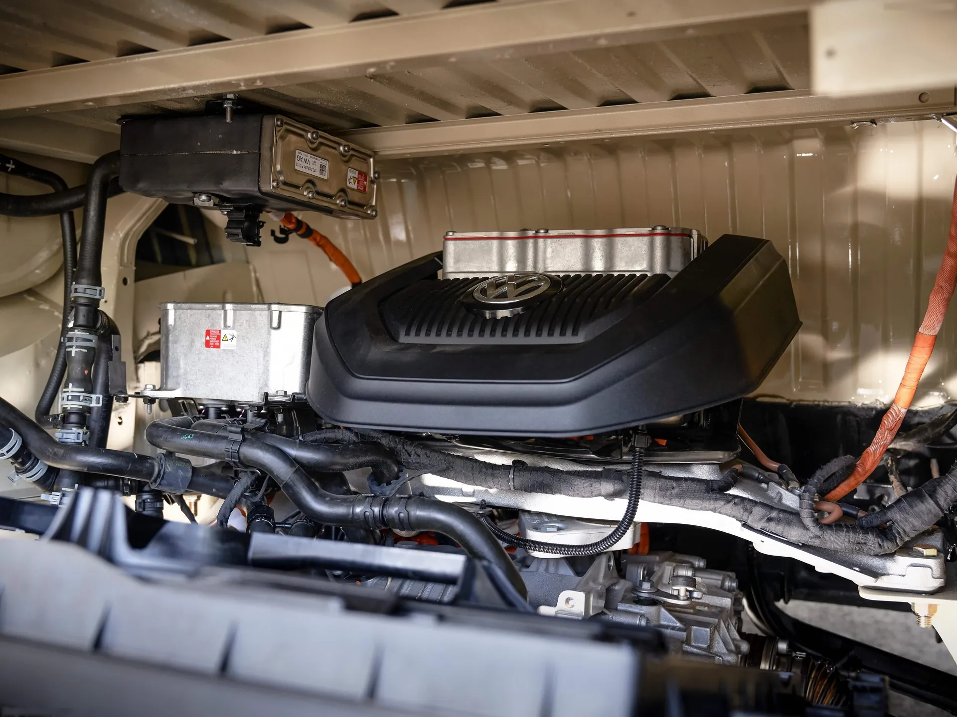 Volkswagen Type 2 Bus Electrified Concept (2019) - Engine Bay