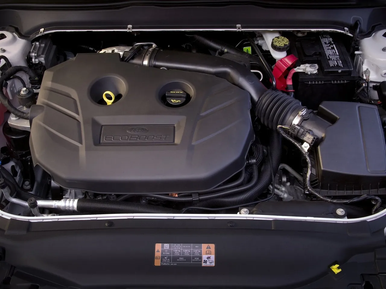 Ford Fusion (2013) – motorový prostor