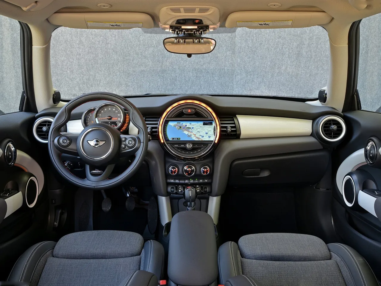 Mini Cooper (2015) – interiér