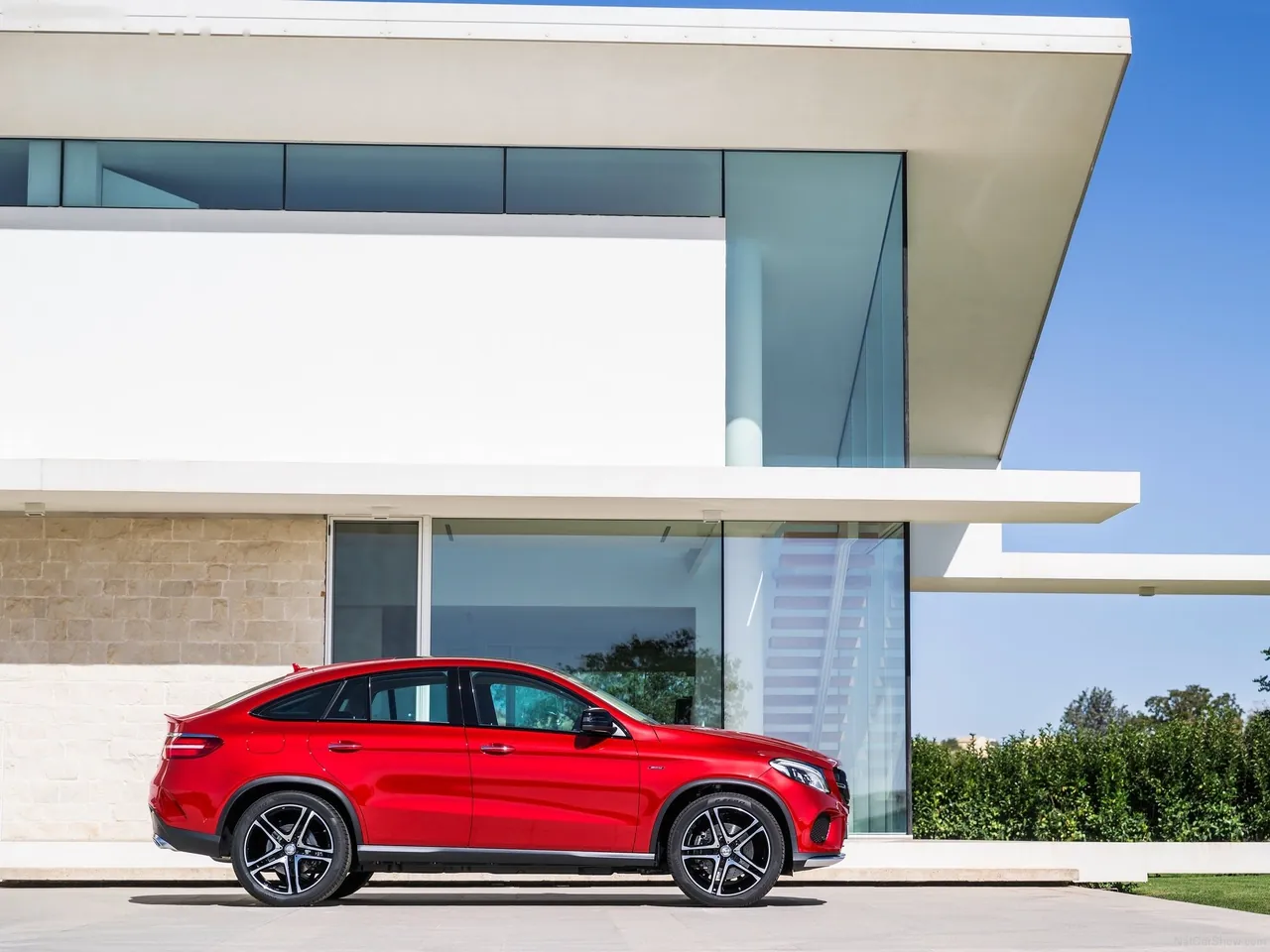 Mercedes-Benz GLE450 AMG Coupe (2016) – boční profil