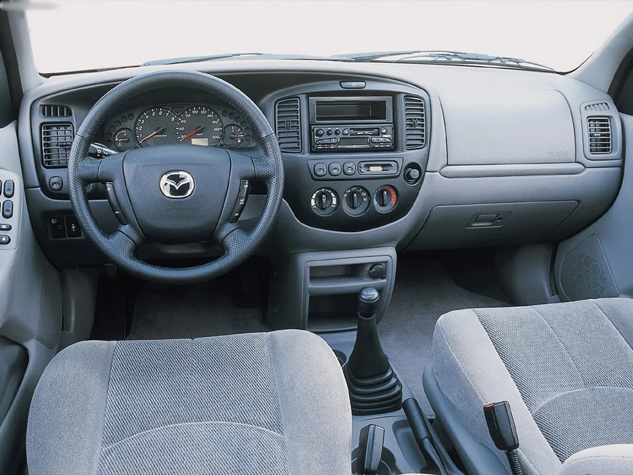 Mazda Tribute (2003) – interiér