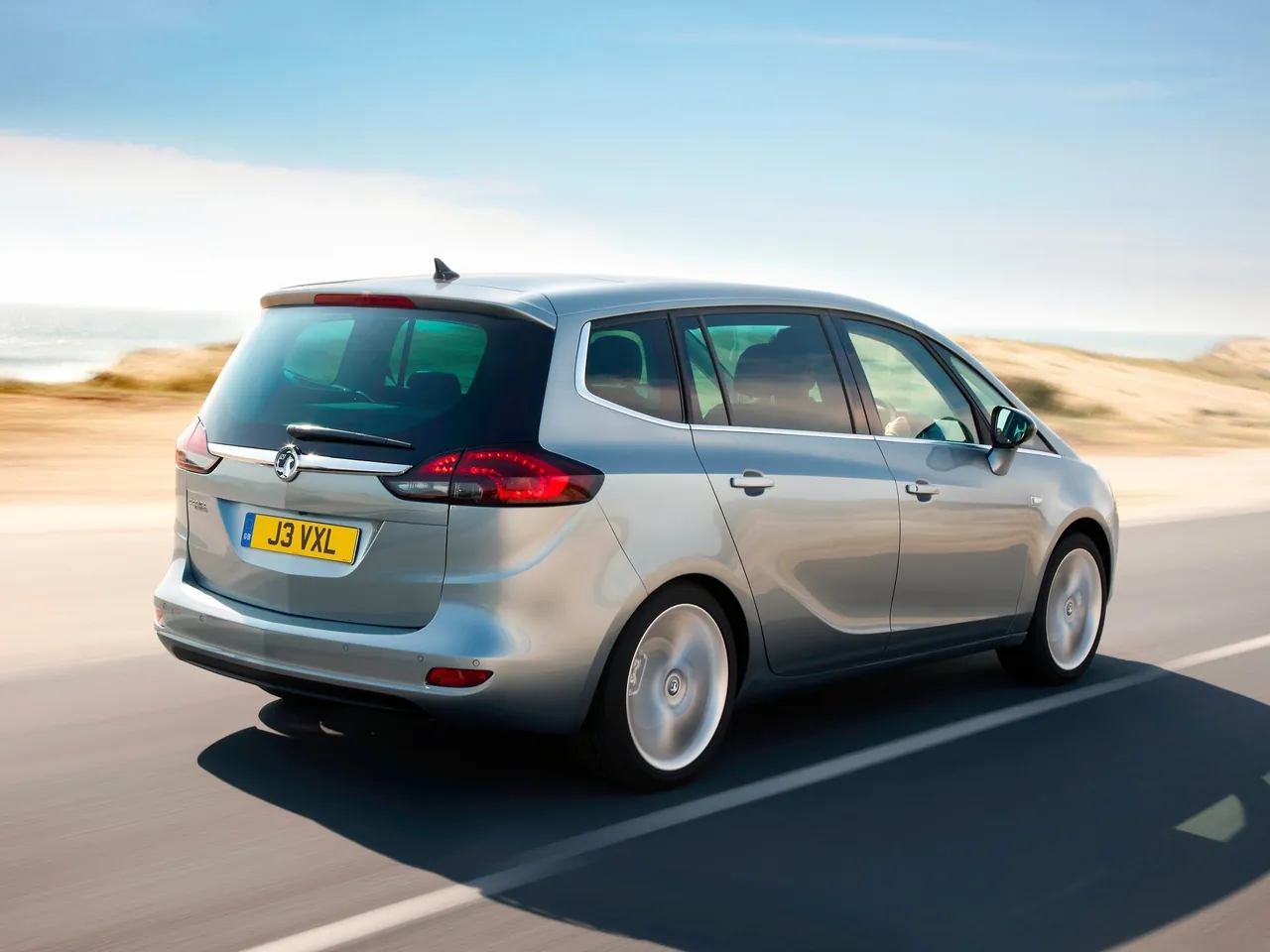 Vauxhall Zafira Tourer (2012) – zadní tříčtvrteční pohled