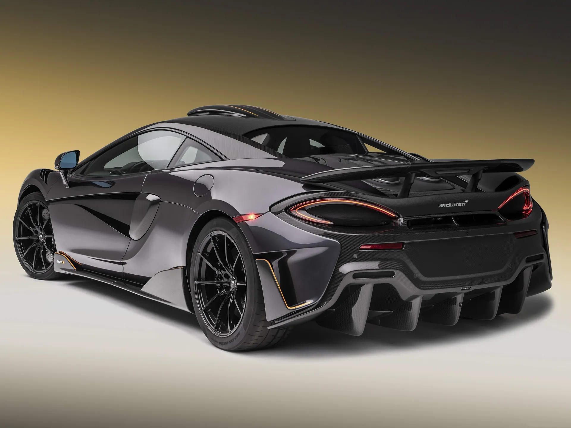 McLaren 600LT (2019) – zadní tříčtvrteční pohled
