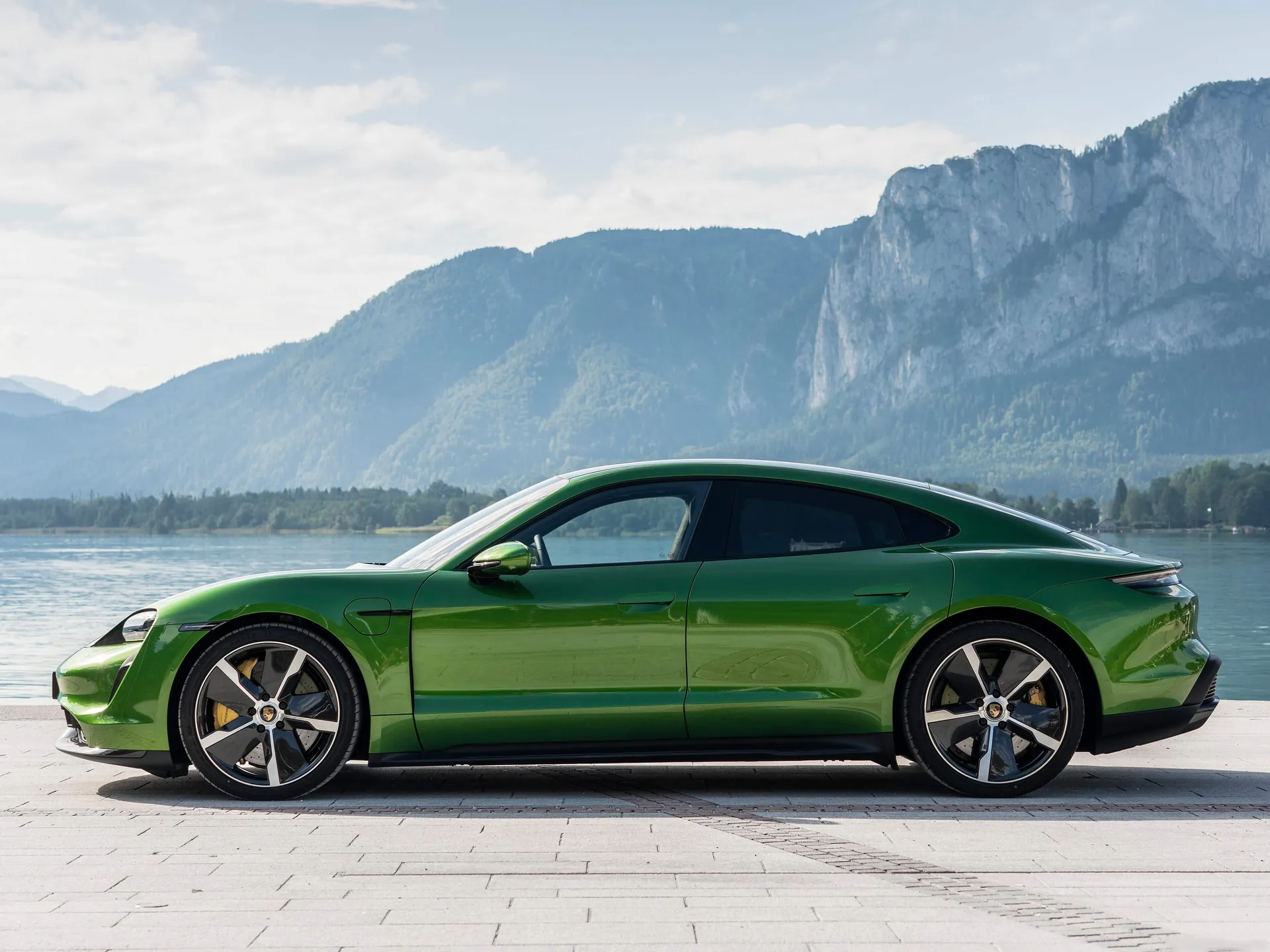 Porsche Taycan Turbo S (2020) – boční profil